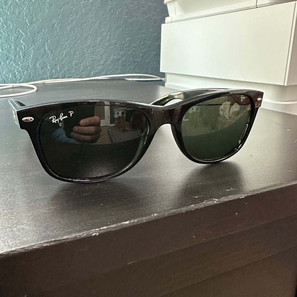 Ray-Ban New Wayfarer Polished Black Polarized Green Lenses
